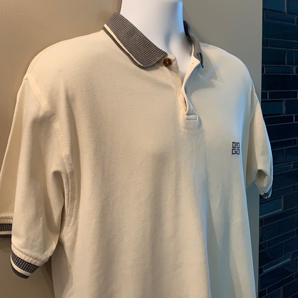 GIVENCHY Polo. Size Medium